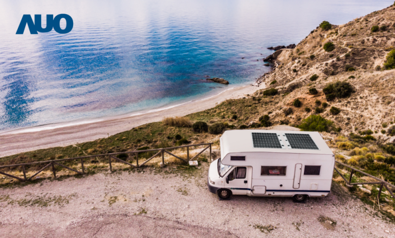 「可撓輕量化太陽光電板SunCurva」使用輕量特殊耐候型複合板取代傳統太陽能板的玻璃前板，不僅降低70%重量，每米平方僅3Kg；具有抗衝擊性能及通過電磁相容性測試，可應用於交通運輸工具，如露營車、遊艇等